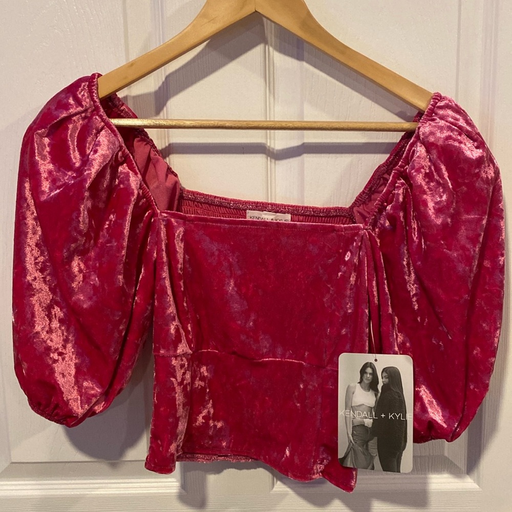 BNWT Kendall and Kylie Crinkle Velvet Puff Sleeve Top Size Small